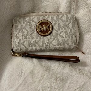 Michael Kors Wallet (Slight Scratch on MK)